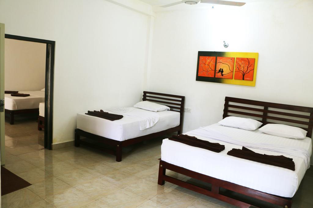 Hotel T & T Анурадхапура Екстериор снимка