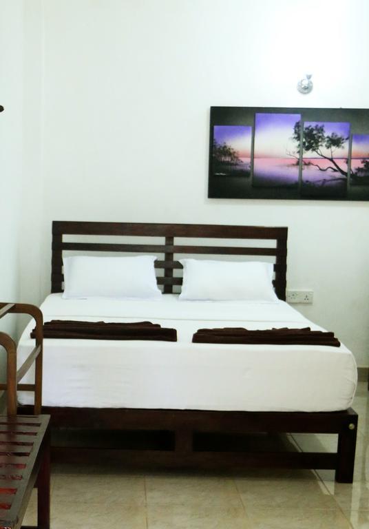 Hotel T & T Анурадхапура Екстериор снимка