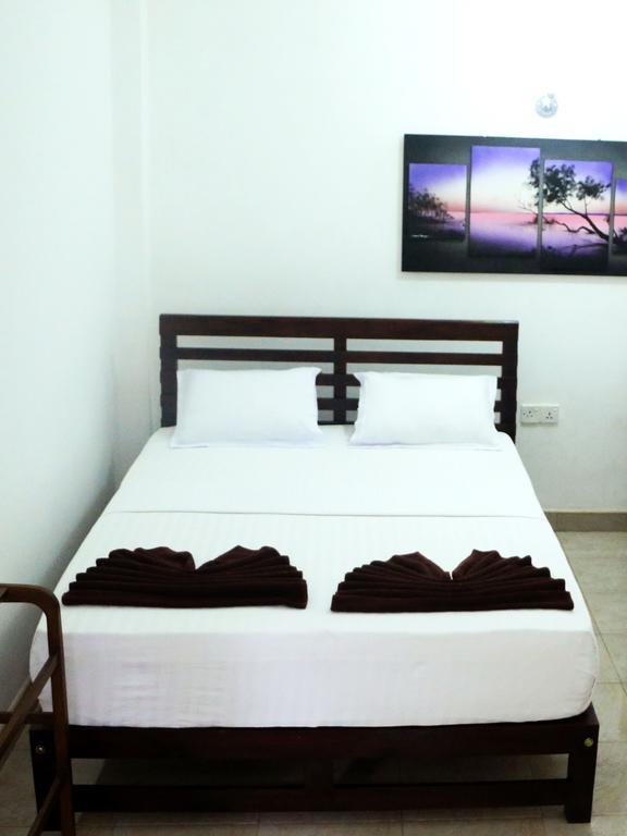 Hotel T & T Анурадхапура Екстериор снимка