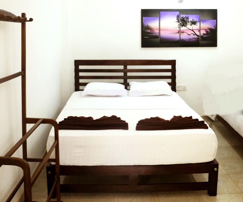 Hotel T & T Анурадхапура Екстериор снимка