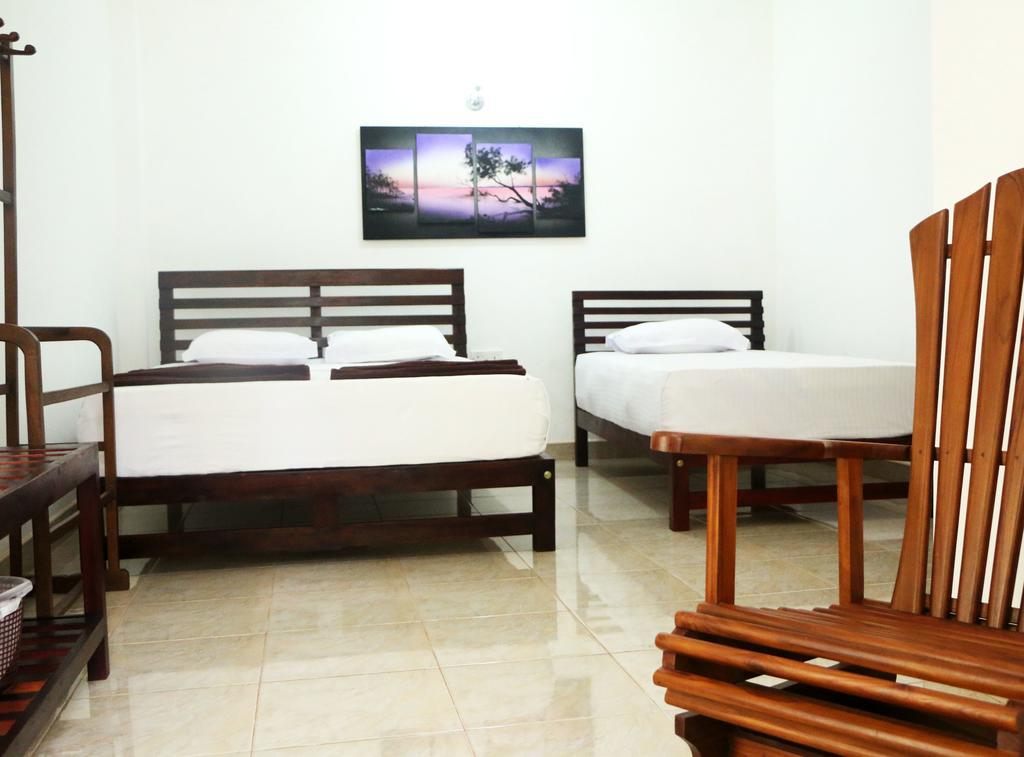 Hotel T & T Анурадхапура Екстериор снимка
