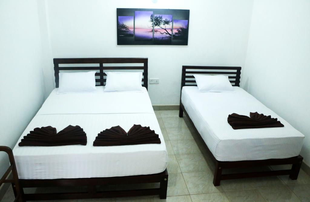 Hotel T & T Анурадхапура Екстериор снимка