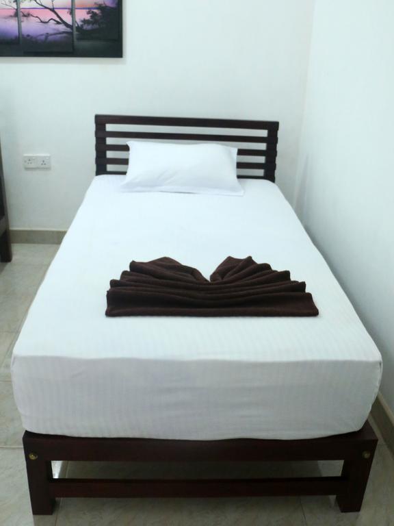 Hotel T & T Анурадхапура Екстериор снимка