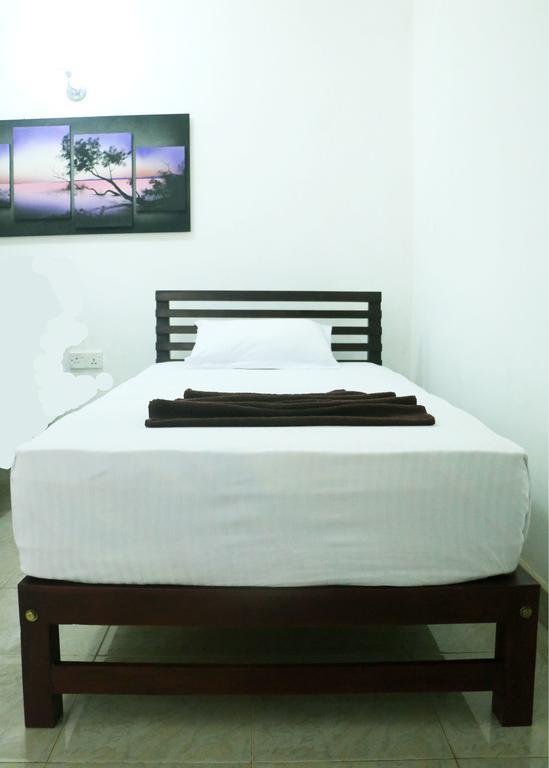 Hotel T & T Анурадхапура Екстериор снимка