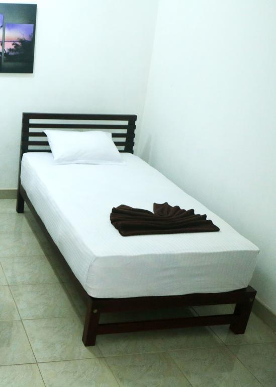 Hotel T & T Анурадхапура Екстериор снимка