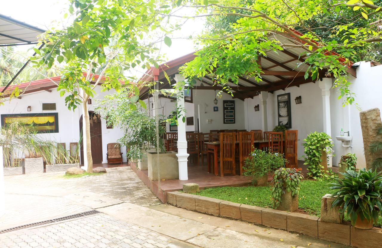 Hotel T & T Анурадхапура Екстериор снимка